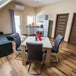 Dwor Skalny Apartamenty, I Restauracja Karczma Skalna מלון דירות 3*