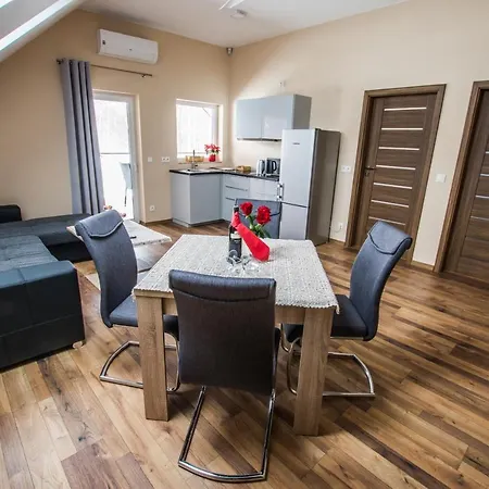 Dwor Skalny Apartamenty, I Restauracja Karczma Skalna 아파트호텔 3*