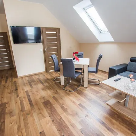 Apart-hotel Dwor Skalny Apartamenty, I Restauracja Karczma Skalna Miłków