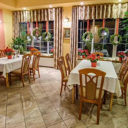 Dwor Skalny Apartamenty, I Restauracja Karczma Skalna מלון דירות Miłków