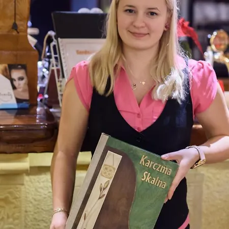 Dwór Skalny Apartamenty, I Restauracja Karczma Skalna Miłków