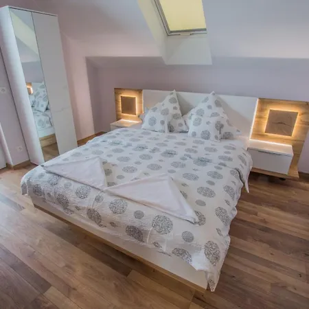 Dwor Skalny Apartamenty, I Restauracja Karczma Skalna מלון דירות 3*