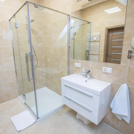 Hotel apartamentowy Dwor Skalny Apartamenty, I Restauracja Karczma Skalna 3*