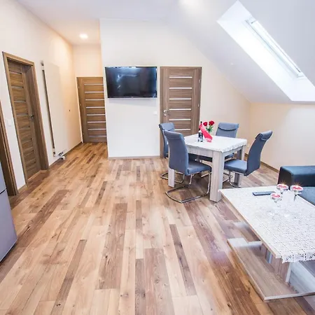 Dwor Skalny Apartamenty, I Restauracja Karczma Skalna 3* Miłków