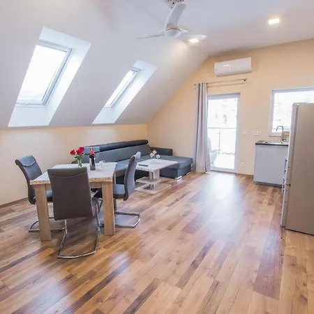 Dwor Skalny Apartamenty, I Restauracja Karczma Skalna 3*