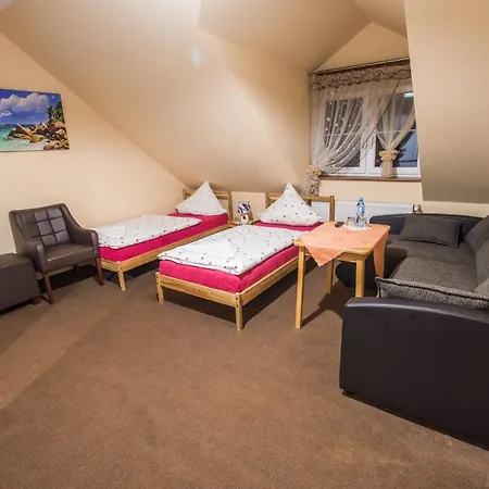 Dwór Skalny Apartamenty, I Restauracja Karczma Skalna Hotel apartamentowy Miłków