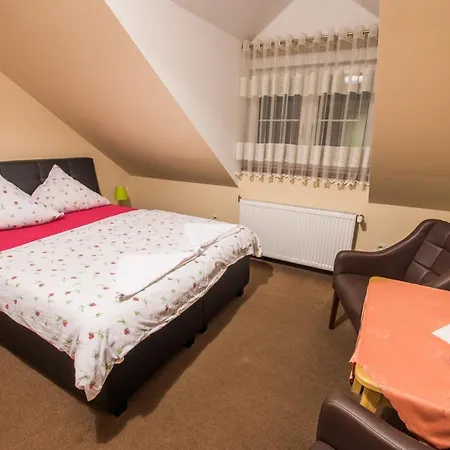 Dwór Skalny Apartamenty, I Restauracja Karczma Skalna * Miłków
