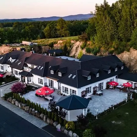 Hotel apartamentowy Dwór Skalny Apartamenty, I Restauracja Karczma Skalna Miłków