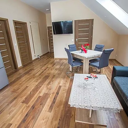 شقة فندقية Dwor Skalny Apartamenty, I Restauracja Karczma Skalna 3*