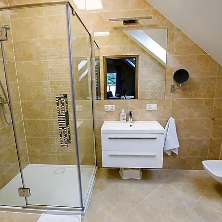 شقة فندقية Dwor Skalny Apartamenty, I Restauracja Karczma Skalna