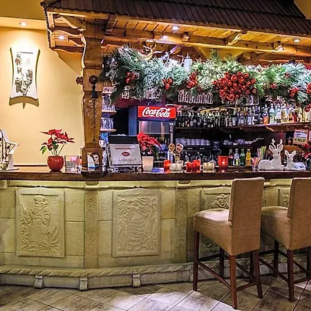 Dwor Skalny Apartamenty, I Restauracja Karczma Skalna 3*