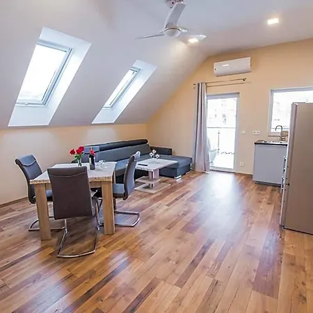 شقة فندقية Dwor Skalny Apartamenty, I Restauracja Karczma Skalna
