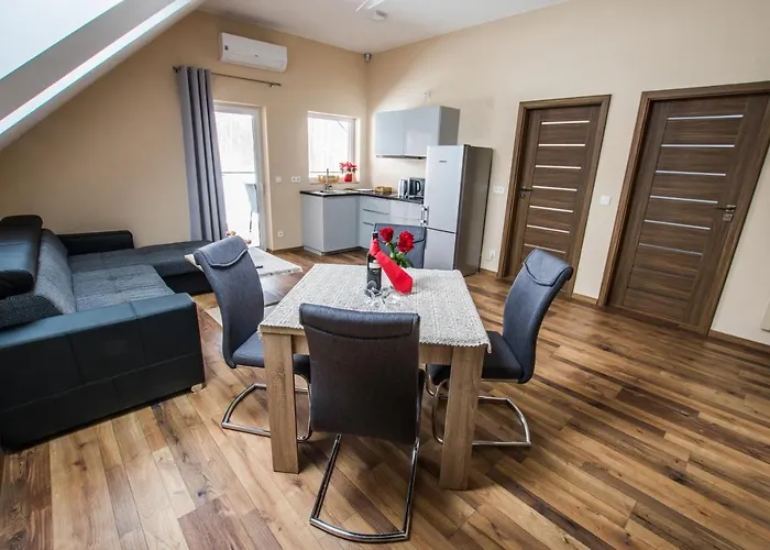 Dwor Skalny Apartamenty, I Restauracja Karczma Skalna Lägenhetshotell 3*