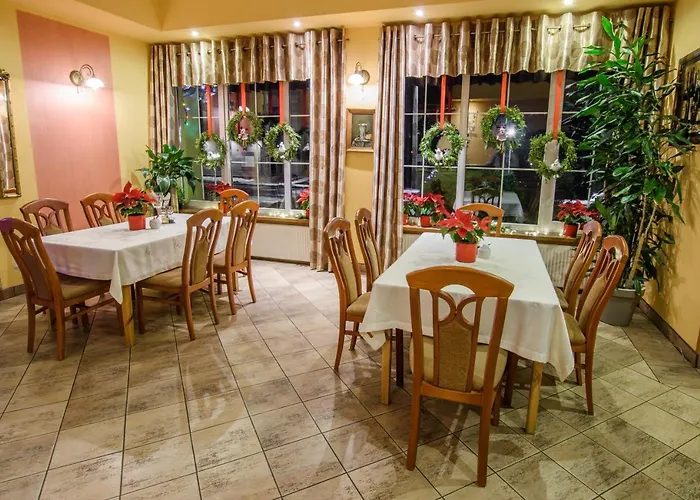 Dwor Skalny Apartamenty, I Restauracja Karczma Skalna מלון דירות Miłków