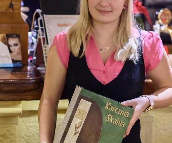 Dwor Skalny Apartamenty, I Restauracja Karczma Skalna Miłków