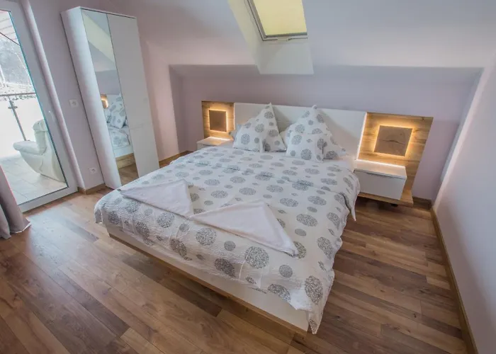 Dwor Skalny Apartamenty, I Restauracja Karczma Skalna מלון דירות 3*