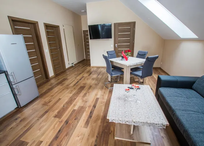 Dwor Skalny Apartamenty, I Restauracja Karczma Skalna 3* Miłków