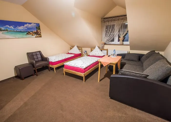 Dwor Skalny Apartamenty, I Restauracja Karczma Skalna Lägenhetshotell Miłków